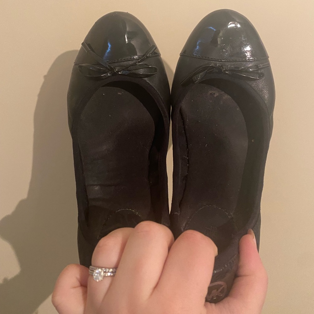 Black ballerina flats